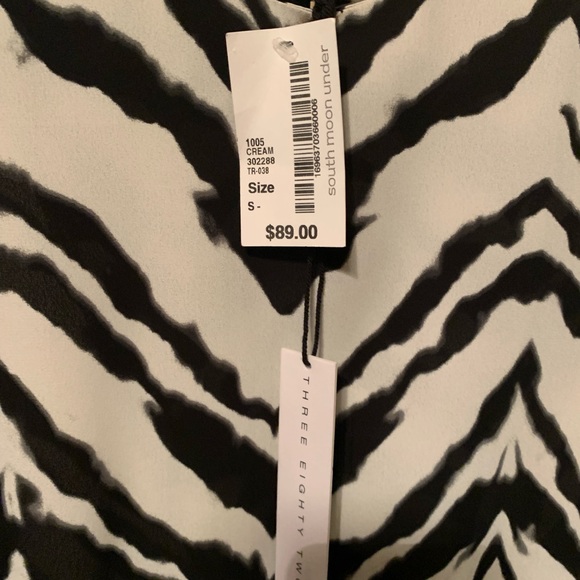 South Moon Under Dressy Top - Picture 5 of 5